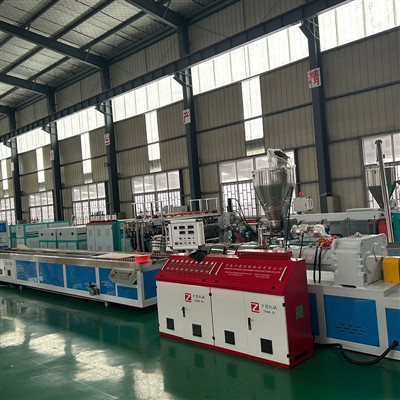 PE Drevo-stroj na vytláčanie plastových kompozitných profilov