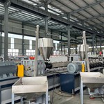 Stroj na výrobu debnenia PP dutých konštrukcií